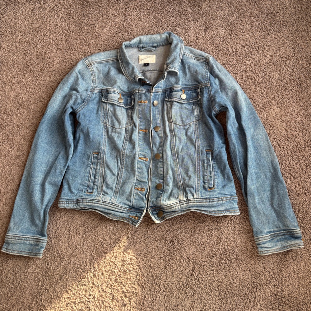 Medium denim jacket, universal thread